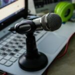 how to connect a microphone to xbox one